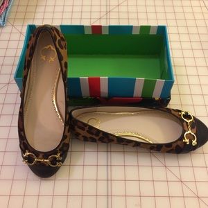 C wonder leopard flats size 9